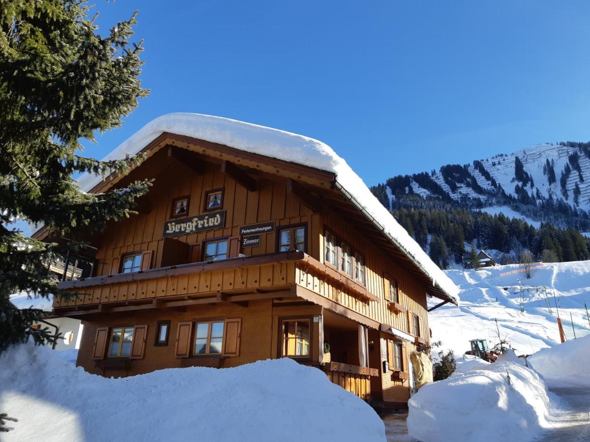 Das Bergfried - Urlaub Zentral Und Ruhig! Apartment Riezlern Bagian luar foto
