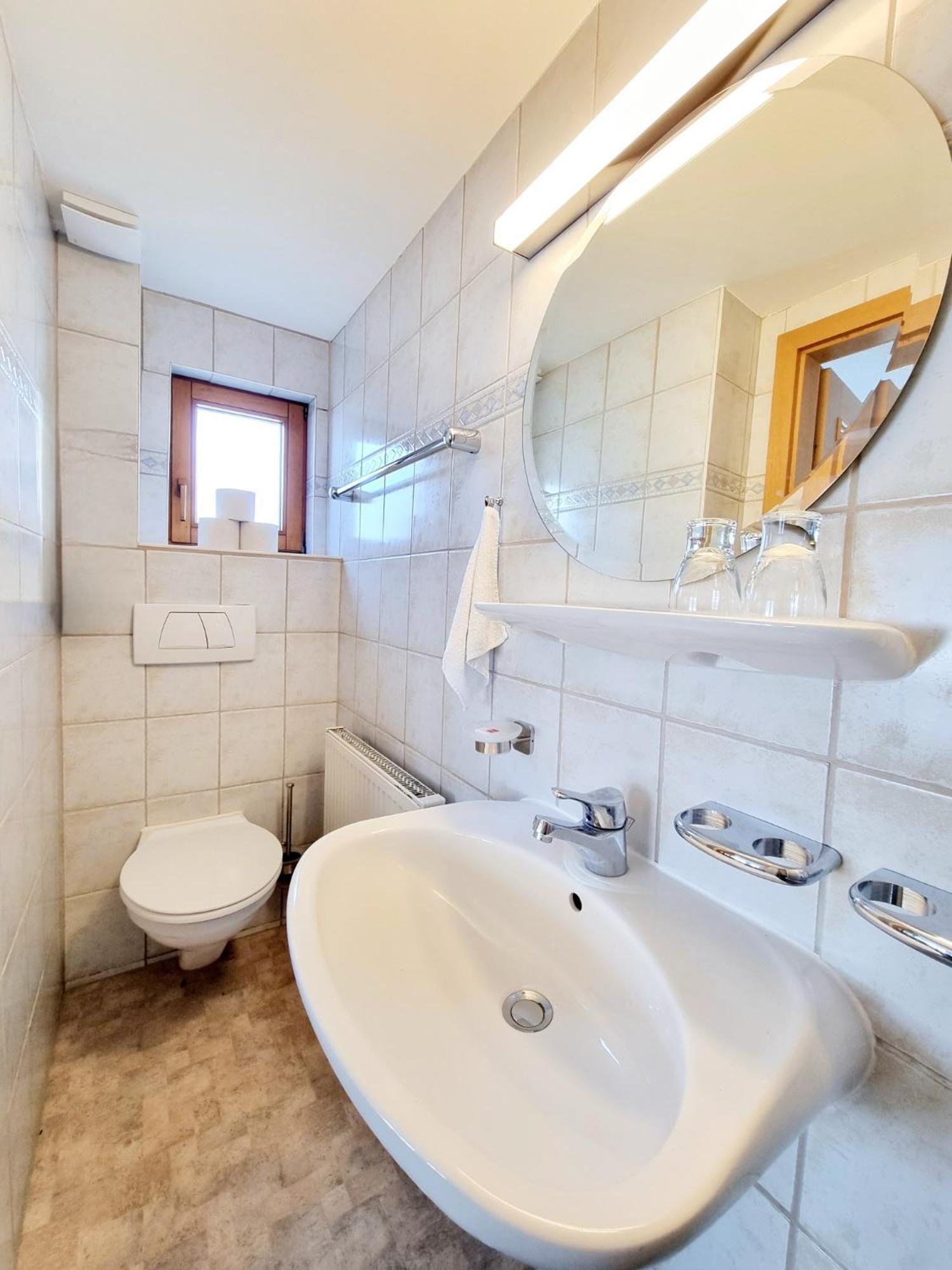 Das Bergfried - Urlaub Zentral Und Ruhig! Apartment Riezlern Ruang foto